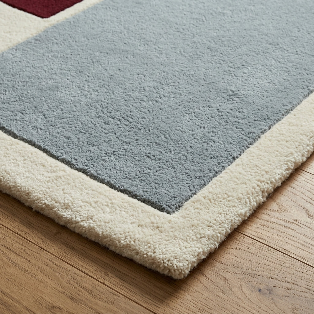 Burgundy Mist — Stepped Rug — Edge binding detail